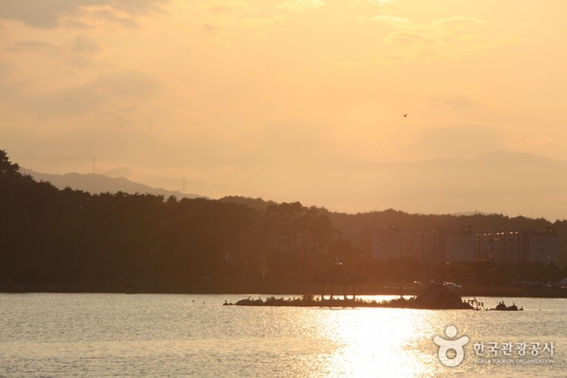 Gyeongpoho Lake 