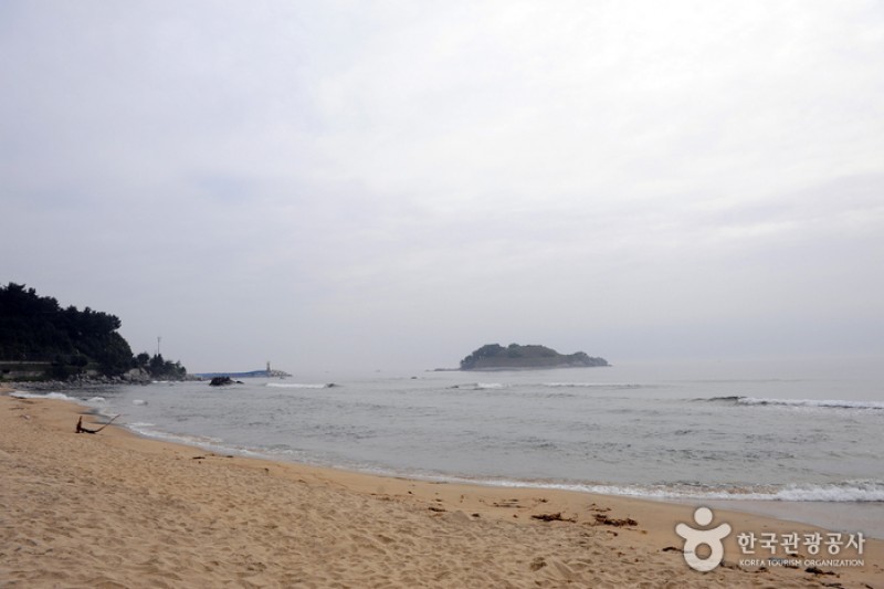 Hwajinpo Beach  (2/4)