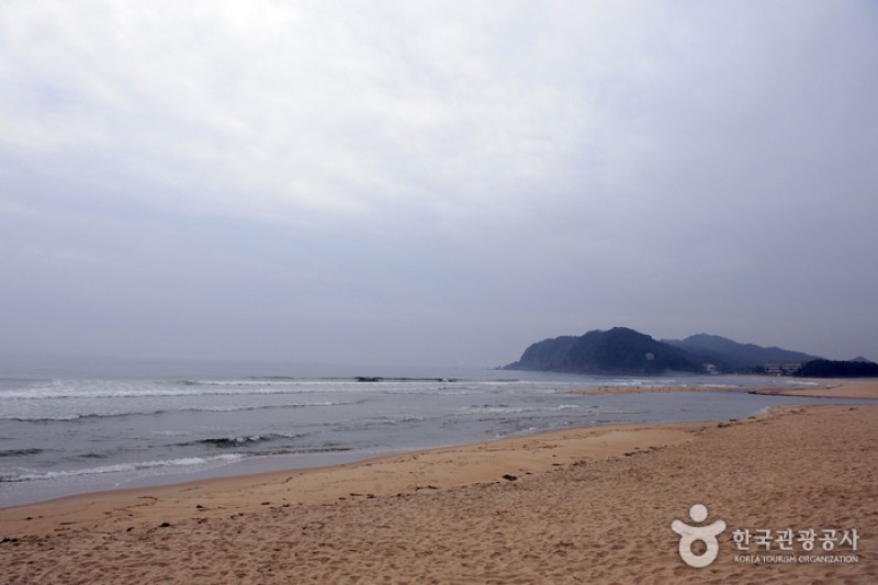 Hwajinpo Beach  (3/4)
