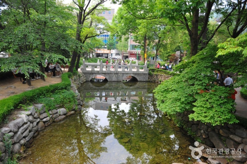 Hwangji Pond  (3/10)
