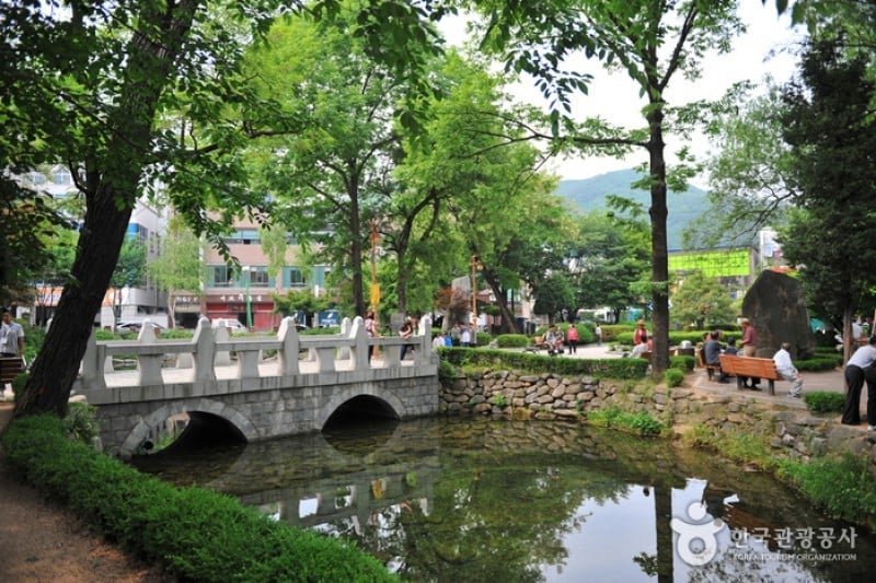 Hwangji Pond  (5/10)