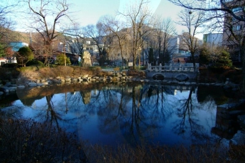 Hwangji Pond  (6/10)