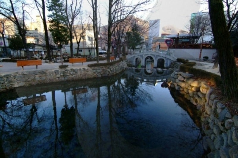 Hwangji Pond  (7/10)