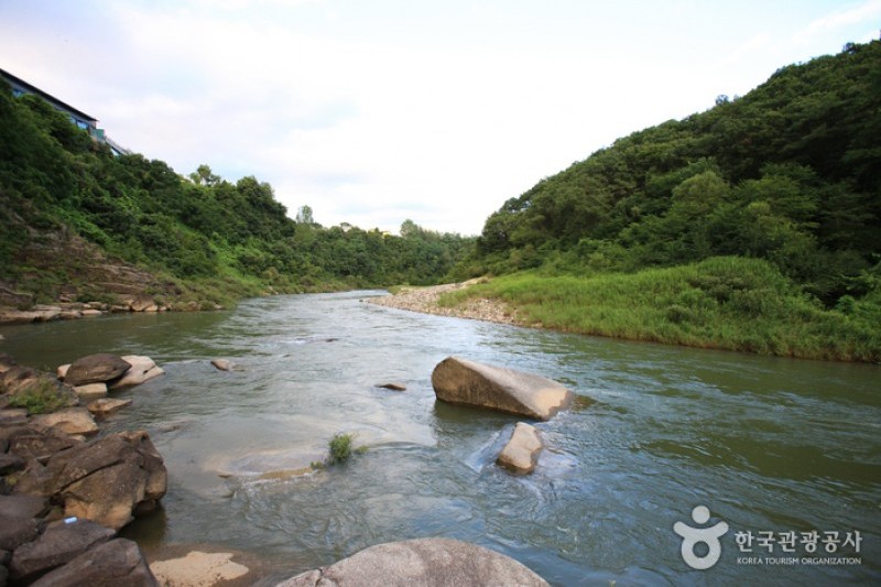 Goseokjeong National Tourist Area  (8/19)