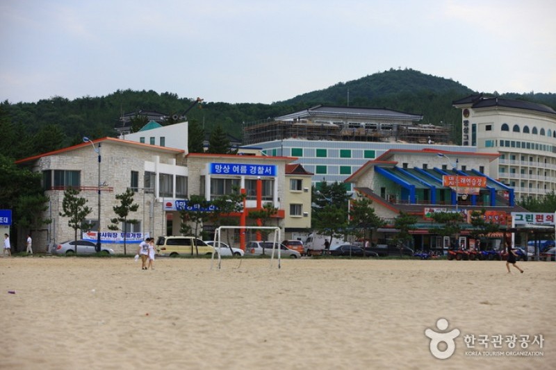 Mangsang Beach  (7/8)