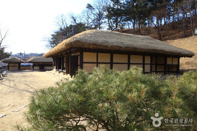 Kim You-jeong House of Literature (Sille Village) 