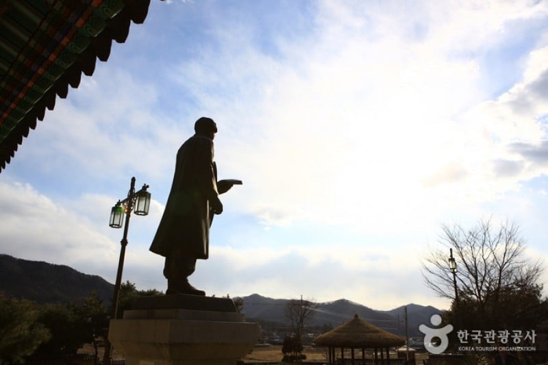 Kim You-jeong House of Literature (Sille Village) 