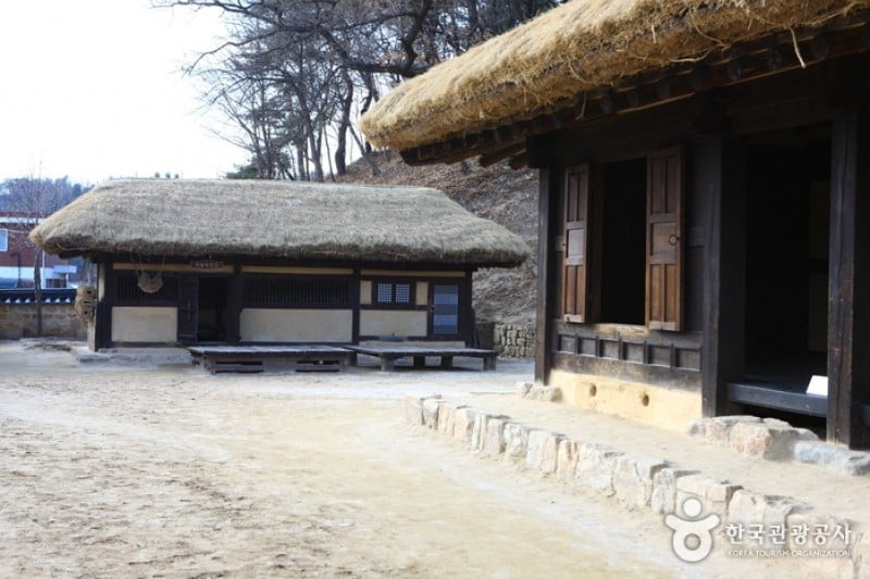 Kim You-jeong House of Literature (Sille Village) 