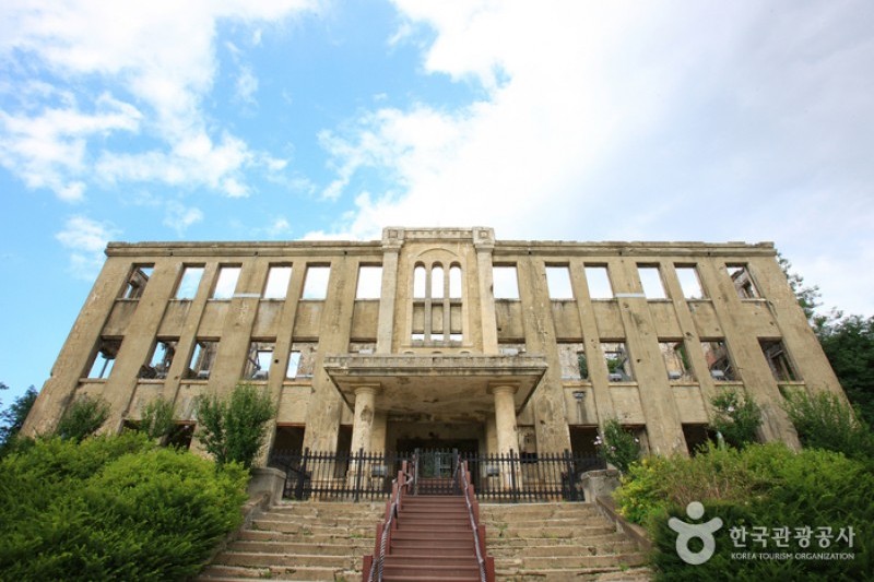 Cheorwon Korean Workers' Party Headquarters  (1/15)