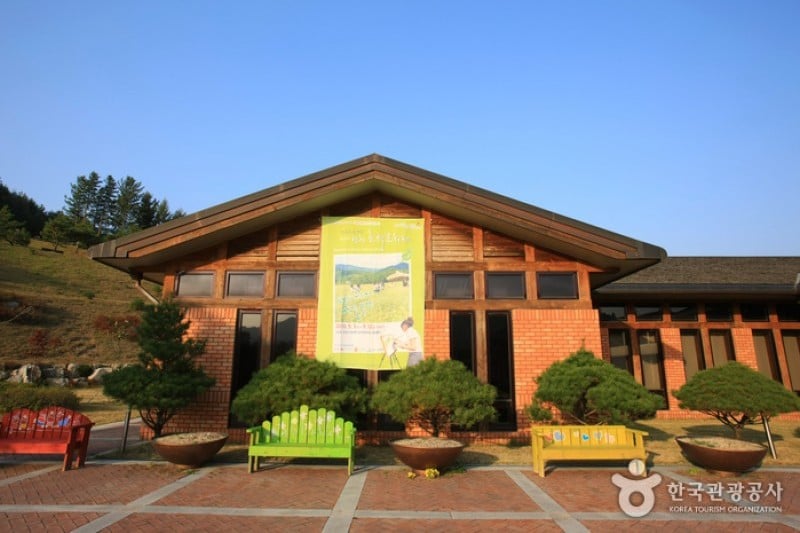 Lee Hyo-seok Memorial Hall  (2/17)