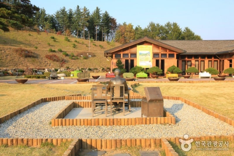 Lee Hyo-seok Memorial Hall  (4/17)
