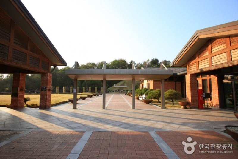 Lee Hyo-seok Memorial Hall  (7/17)