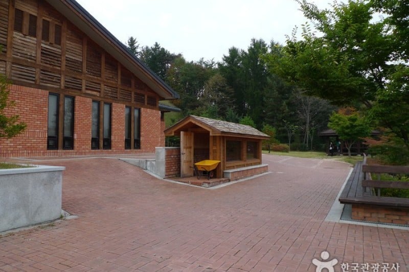 Lee Hyo-seok Memorial Hall  (9/17)