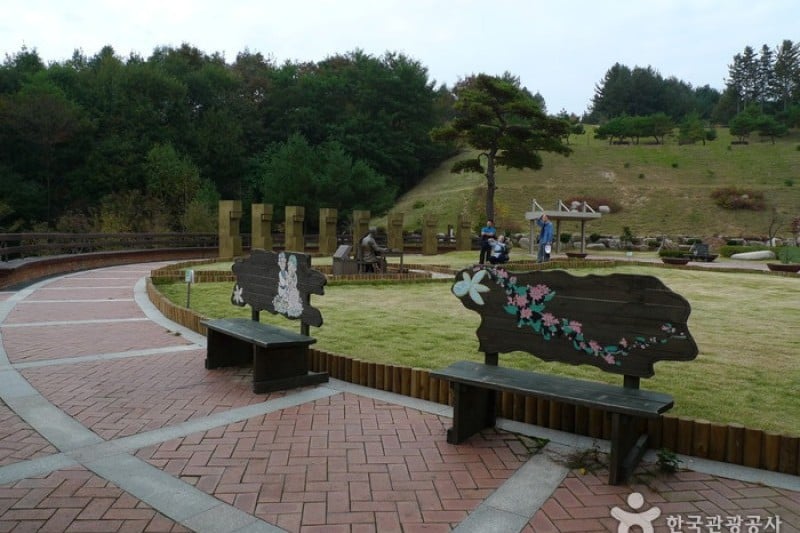 Lee Hyo-seok Memorial Hall  (11/17)