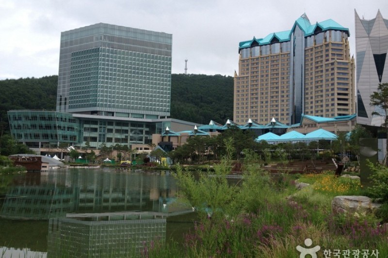 High1 Hotel  (2/5)