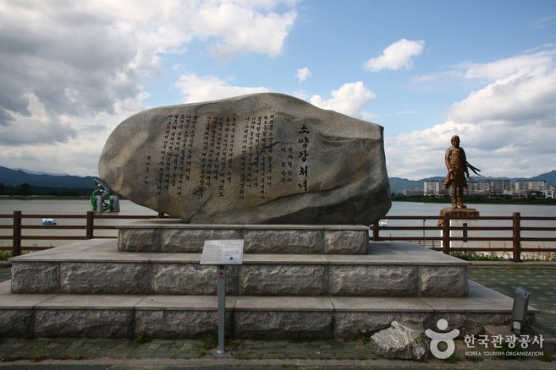 Statue of Soyanggang Maid 