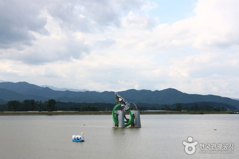 Statue of Soyanggang Maid 