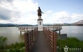 Statue of Soyanggang Maid 
