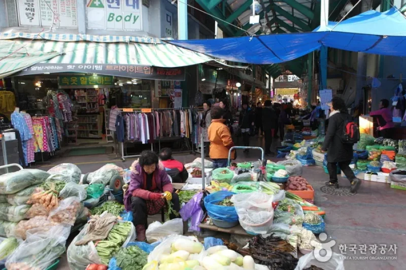 Gangneung Jungang Market  (1/10)