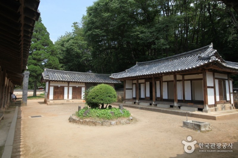 Jangneung Royal Tomb [UNESCO World Heritage]  (2/34)