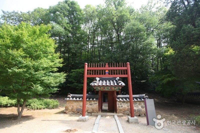 Jangneung Royal Tomb [UNESCO World Heritage]  (5/34)