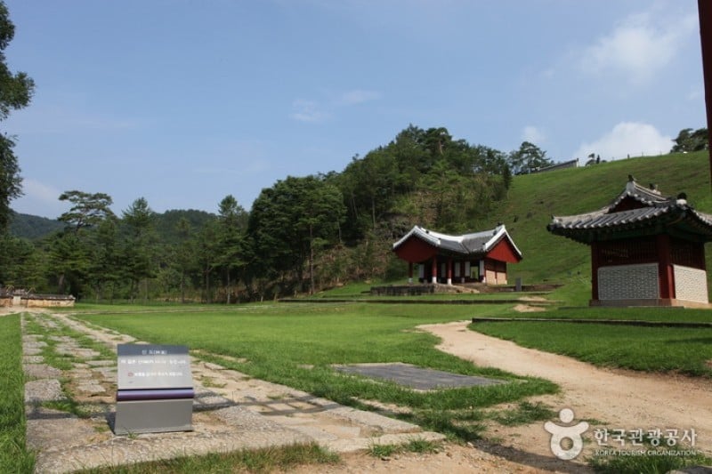 Jangneung Royal Tomb [UNESCO World Heritage]  (12/34)