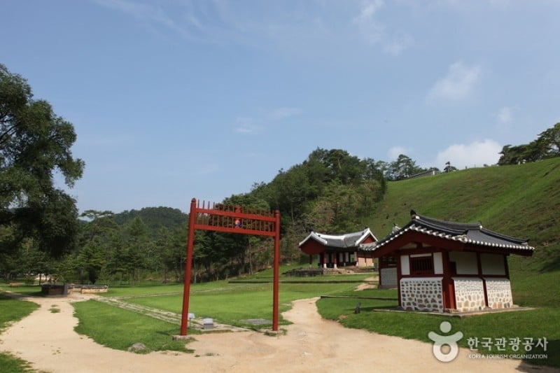 Jangneung Royal Tomb [UNESCO World Heritage]  (13/34)