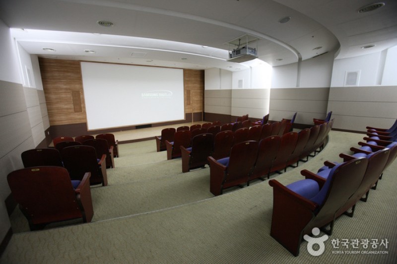 Pyeonghwa Dam Water Culture Center  (3/20)