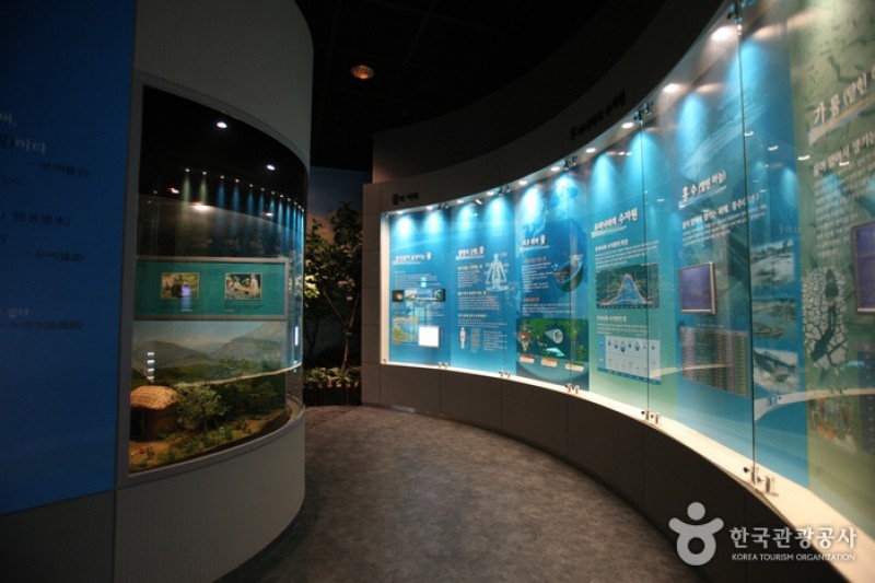 Pyeonghwa Dam Water Culture Center  (9/20)