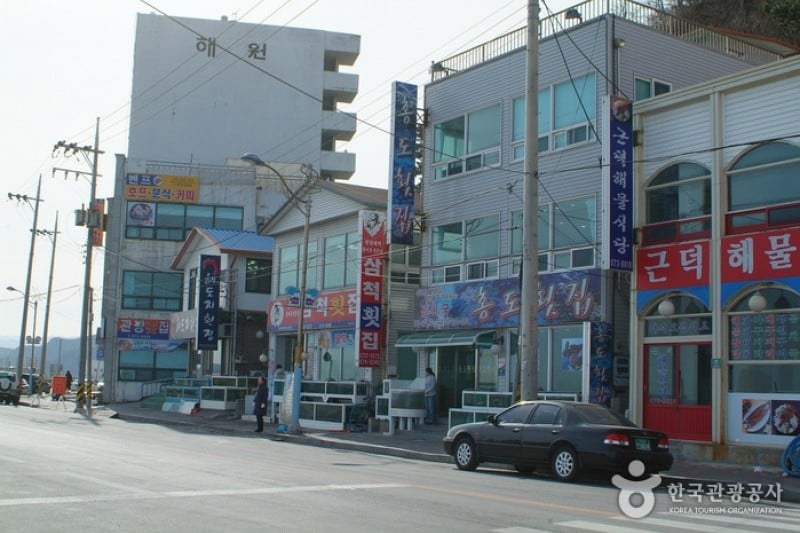 Saecheonnyeon Road  (3/4)