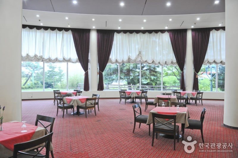 Seorak Pine Resort  (10/15)