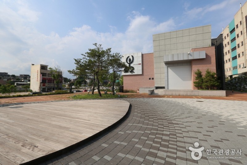Festival Theater Momzit  (1/3)