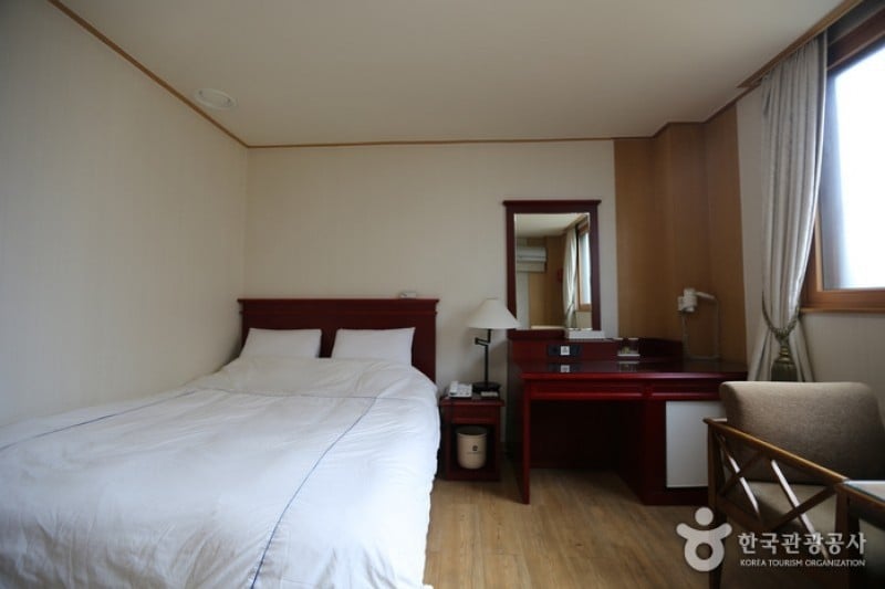 New Donghae Hotel  (2/5)