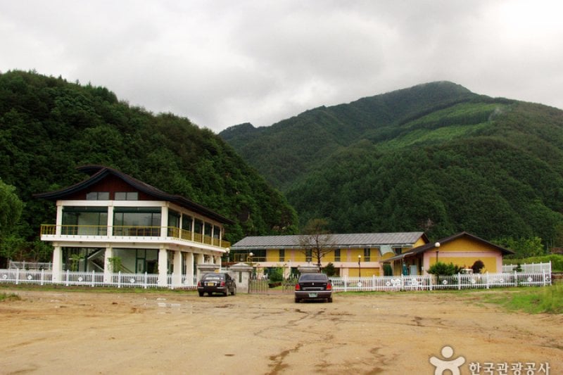 Jeongseon Arirang Training Hall  (2/3)