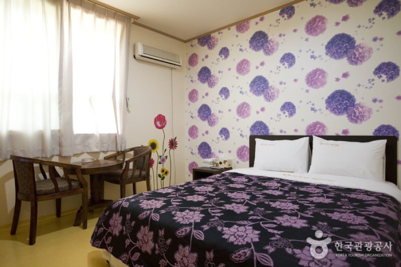 Tiffany Motel - Goodstay  (10/21)