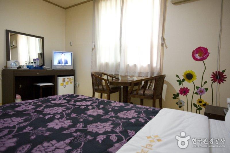 Tiffany Motel - Goodstay  (11/21)