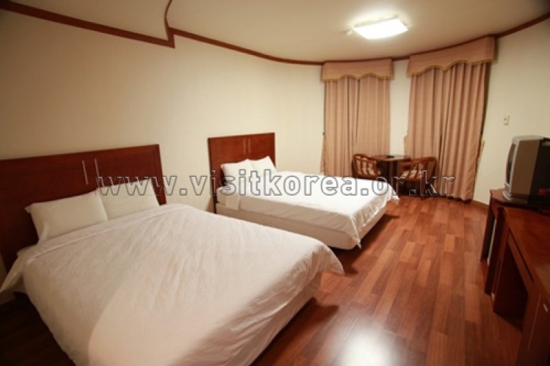 Chiaksan Hotel - Goodstay  (27/29)