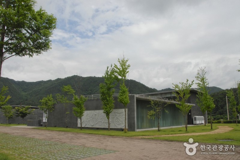 Yanggu Porcelain Museum  (3/4)