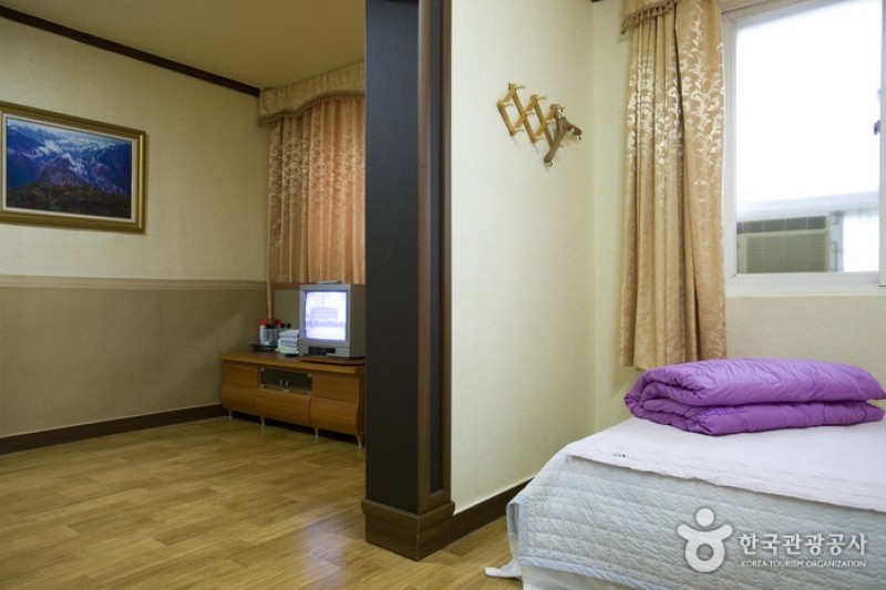 Smile Resort - Goodstay  (10/14)