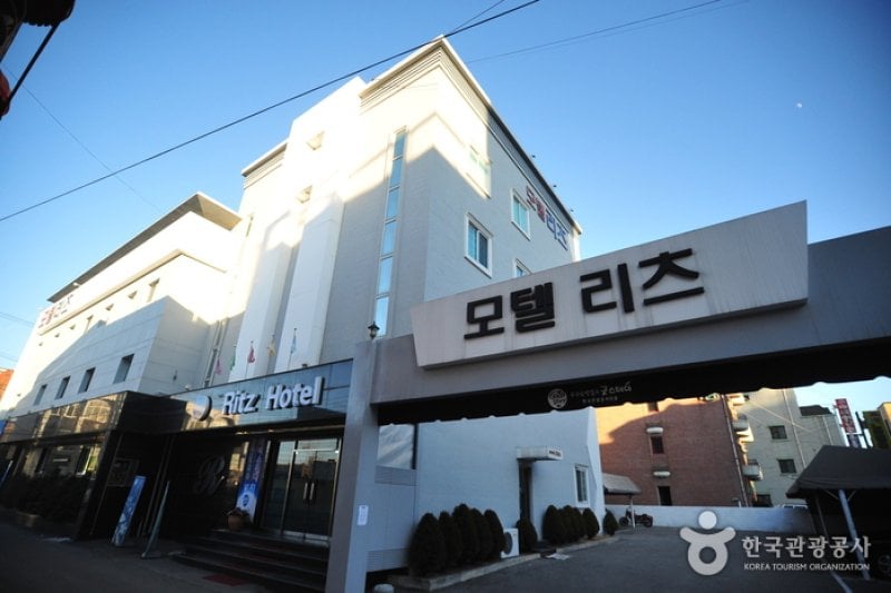 Ritz Hotel - Goodstay  (3/9)