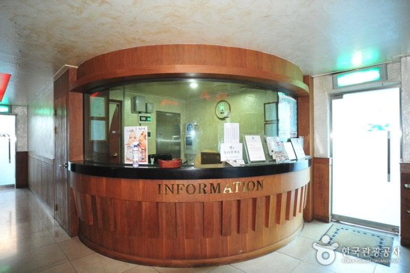Ritz Hotel - Goodstay  (5/9)