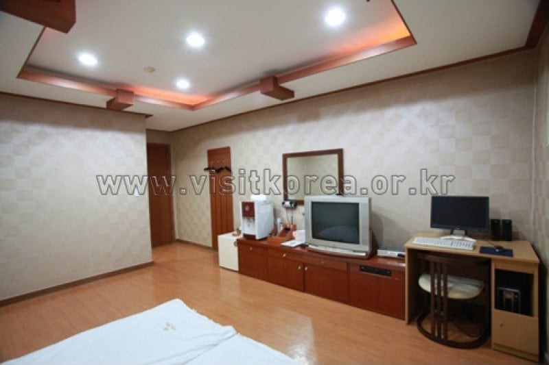 Ritz Hotel - Goodstay  (9/9)