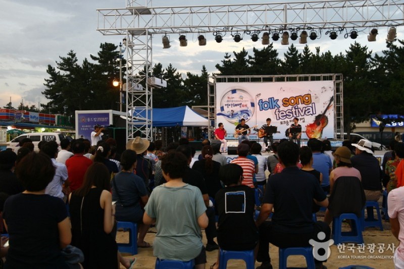 Mangsang Beach Festival  (1/5)