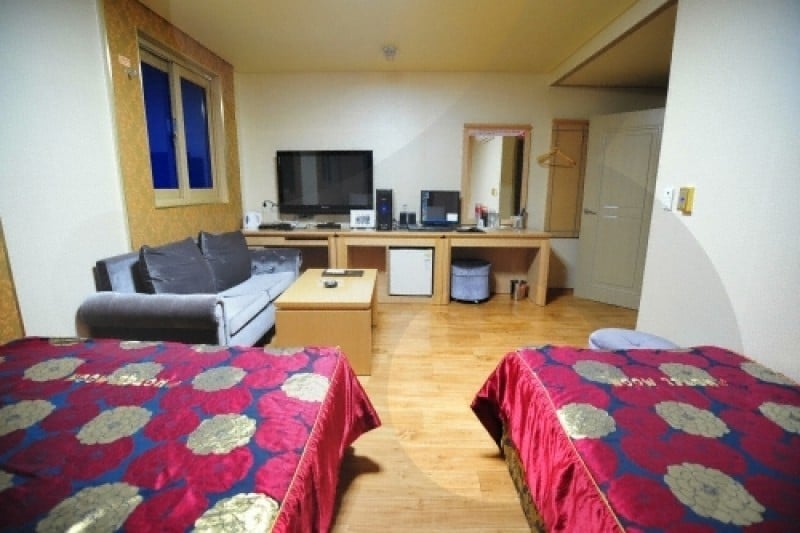 Moon Hotel - Goodstay  (12/25)