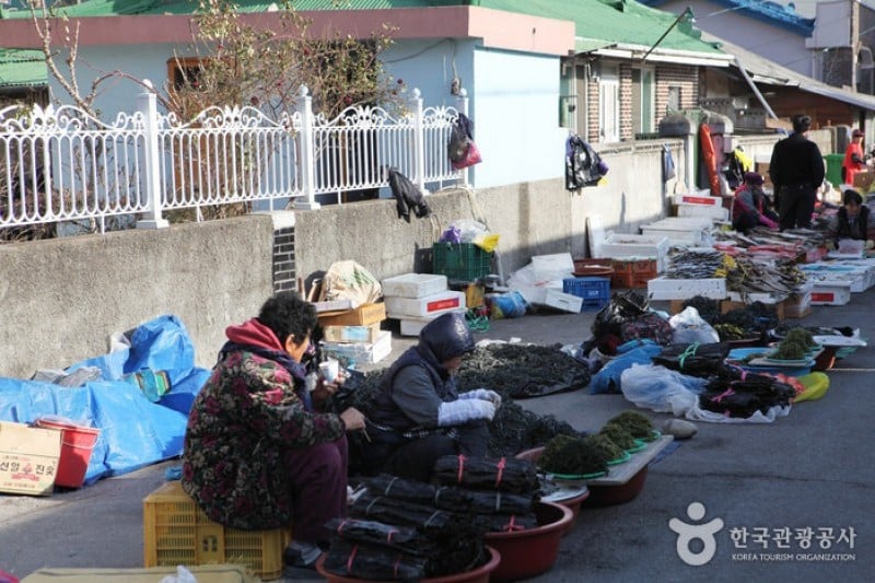 Bukpyeong 5-Day Market  (2/11)