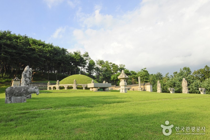 Yungneung / Geolleung Royal Tomb (a.k.a, Yunggeolleung) [UNESCO World Heritage] (1/8)