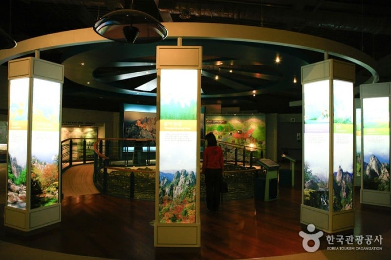 Seoraksan National Park Visitor Center  (17/25)