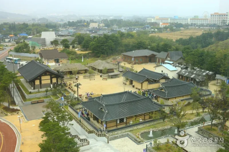 Sokcho Museum &amp; Displaced Civilians Folk Village  (2/20)