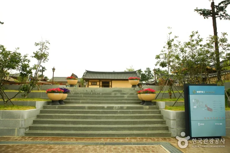 Sokcho Museum &amp; Displaced Civilians Folk Village  (4/20)