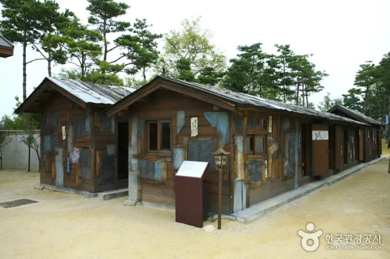 Sokcho Museum &amp; Displaced Civilians Folk Village  (6/20)